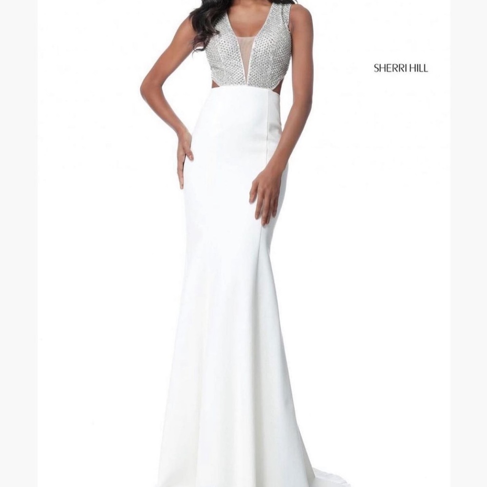 White Sherri hill size 6 style # 51699 NEVER WORN